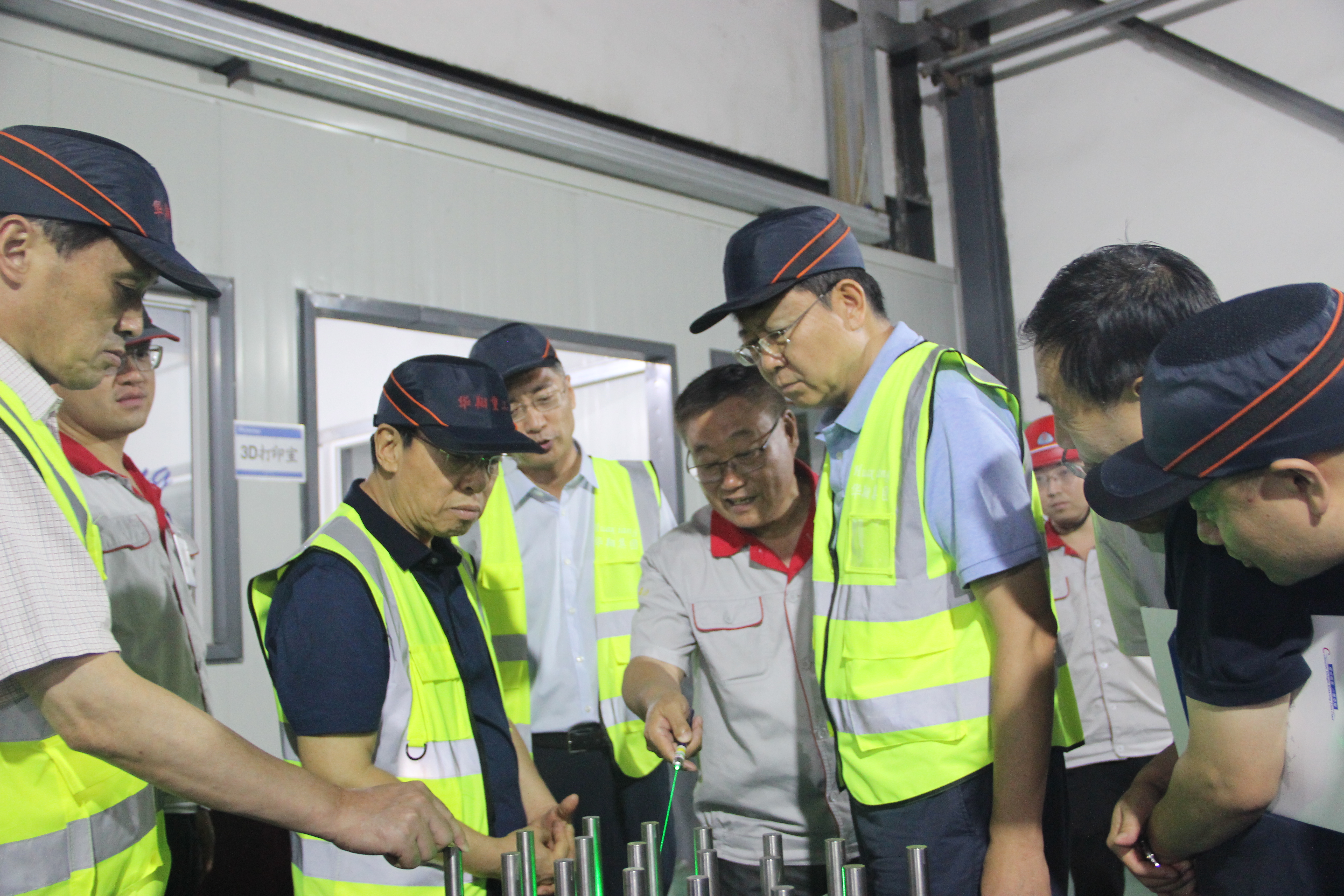 山西省人民政府原副省長(zhǎng)、中國(guó)生產(chǎn)力學(xué)會(huì)會(huì)長(zhǎng)、山西省資源型經(jīng)濟(jì)轉(zhuǎn)型促進(jìn)會(huì)總顧問(wèn)牛仁亮一行蒞臨我司調(diào)研