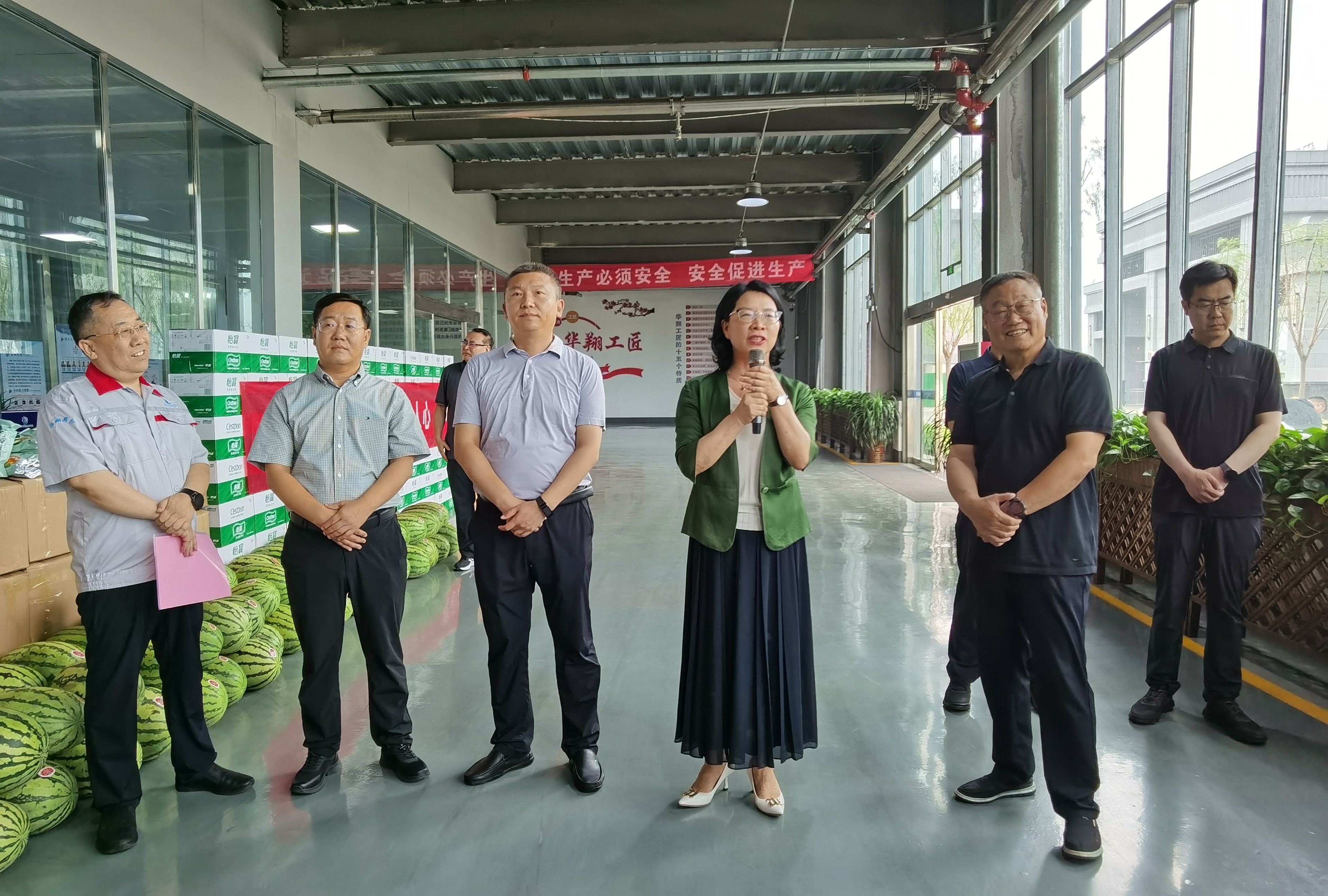 清涼慰問(wèn)暖人心、凝心聚力鼓干勁